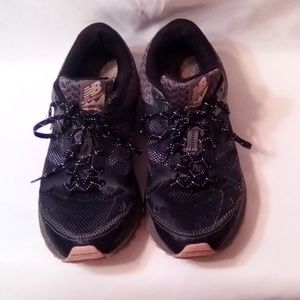 Women's New balance tennis shoes